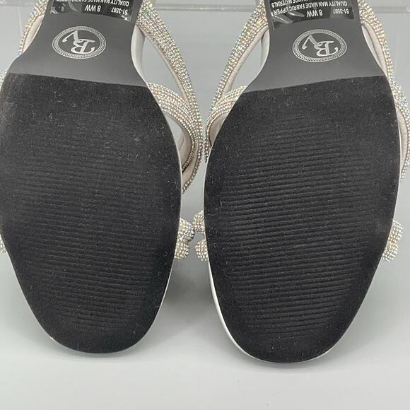 NEW Bella Vita Women’s Carmen Heeled Slip on Sandals Silver Size 8WW - Picture 10 of 10